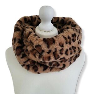 😍Leopard Print Faux Fur Infinity Scarf‼️